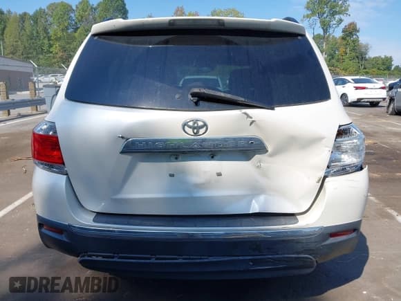 ✅ 2013 Toyota Highlander Limited • VIN: 5TDYK3EH5DS137807 • Lot: 43134944. Listed on IAAI with 186,676 mi. Free auction sales archive from the USA and detailed vehicle history report at DreamBid. Image 17.