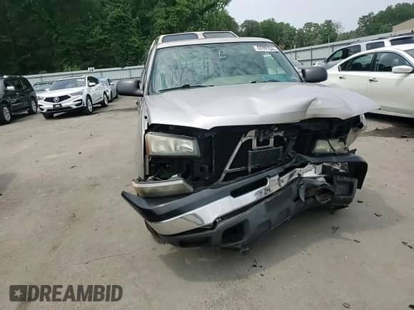 2004 Chevrolet Silverado 1500 LS z VIN 1GCEC14T54E186571, wystawiony jako Copart lot #60991645 z przebiegiem 308 569 mil mil oraz Szkoda całkowita • Salvage title. Historia ofert i sprzedaży dostępna na DreamBid. Obrazek 14.