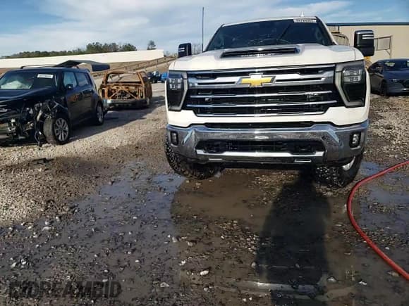 ✅ 2024 Chevrolet Silverado 2500HD • VIN: 2GC1YPEY6R1104854 • Lot: 49789305. Wystawiony na Copart z przebiegiem Nie podano. Bezpłatny archiwum sprzedaży aukcyjnych z USA i szczegółowy raport historii pojazdu na DreamBid. Zdjęcie 13.