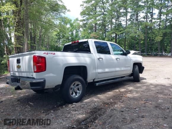 ✅ 2018 Chevrolet Silverado 1500 LTZ • VIN: 3GCUKSEC8JG360544 • Lot: 42746960. Wystawiony na IAAI z przebiegiem Nie podano. Bezpłatny archiwum sprzedaży aukcyjnych z USA i szczegółowy raport historii pojazdu na DreamBid. Zdjęcie 4.