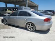 ✅ 2014 Volkswagen Passat SE • VIN: 1VWBS7A32EC042628 • Лот: 69723905. Опубликован ранее на Copart с пробегом 130 279 миль. Бесплатный доступ к архиву аукционных продаж из США и подробный отчёт об истории автомобиля на DreamBid. Изображение 2.