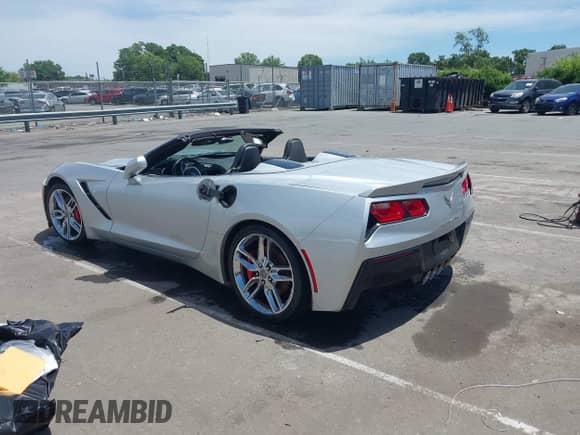 2014 Chevrolet Corvette Z51 3LT z VIN 1G1YM3D7XE5120603, wystawiony jako IAAI lot #42313984 z przebiegiem 64 199 mil mil oraz . Historia ofert i sprzedaży dostępna na DreamBid. Obrazek 3.