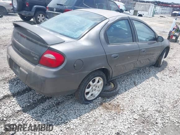 2004 Dodge Neon SXT z VIN 1B3ES56C94D528005, wystawiony jako IAAI lot #42686175 z przebiegiem 138 967 mil mil oraz . Historia ofert i sprzedaży dostępna na DreamBid. Obrazek 4.