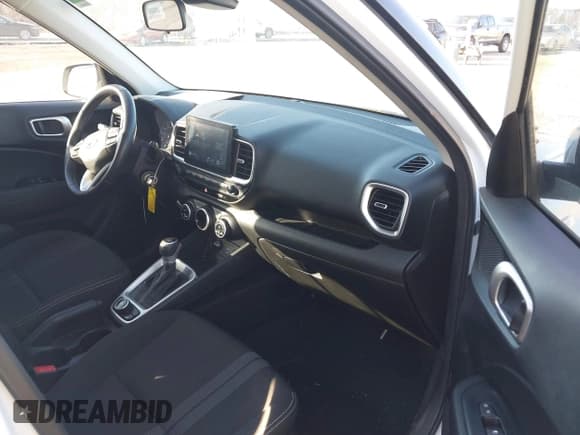 ✅ 2021 Hyundai Venue SEL • VIN: KMHRC8A33MU073671 • Lot: 41460177. Wystawiony na IAAI z przebiegiem 41 654 mil. Bezpłatny archiwum sprzedaży aukcyjnych z USA i szczegółowy raport historii pojazdu na DreamBid. Zdjęcie 5.