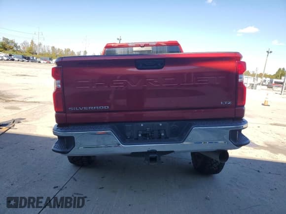 ✅ 2022 Chevrolet Silverado 2500HD LTZ • VIN: 1GC4YPEY5NF326186 • Lot: 82593695. Wystawiony na Copart z przebiegiem 40 767 mil. Bezpłatny archiwum sprzedaży aukcyjnych z USA i szczegółowy raport historii pojazdu na DreamBid. Zdjęcie 6.