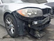 ✅ 2009 BMW 1 Series 128i • VIN: WBAUN13519VH81367 • Lot: 41710584. Wystawiony na IAAI z przebiegiem 94 462 mil. Bezpłatny archiwum sprzedaży aukcyjnych z USA i szczegółowy raport historii pojazdu na DreamBid. Zdjęcie 19.