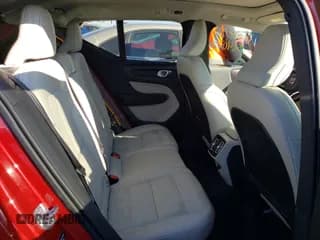 ✅ 2019 Volvo XC40 Momentum • VIN: YV4162XZ5K2010109 • Lot: 63005511. Wystawiony na Copart z przebiegiem 51 403 mil. Bezpłatny archiwum sprzedaży aukcyjnych z USA i szczegółowy raport historii pojazdu na DreamBid. Zdjęcie 6.