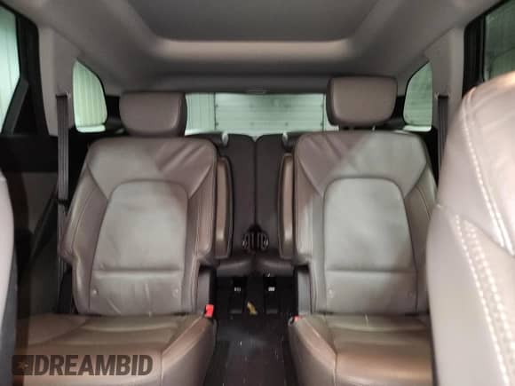 2016 Hyundai Santa Fe Limited z VIN KM8SRDHF9GU141064, wystawiony jako Copart lot #90247635 z przebiegiem 142 441 mil mil oraz Czysty tytuł • Clean title. Historia ofert i sprzedaży dostępna na DreamBid. Obrazek 10.