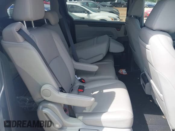 ✅ 2024 Honda Odyssey Touring • VIN: 5FNRL6H85RB064142 • Lot: 43128263. Wystawiony na IAAI z przebiegiem 16 659 mil. Bezpłatny archiwum sprzedaży aukcyjnych z USA i szczegółowy raport historii pojazdu na DreamBid. Zdjęcie 8.