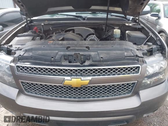 ✅ 2011 Chevrolet Suburban LT • VIN: 1GNSCJE03BR267184 • Lot: 42156424. Listed on IAAI with 307,618 mi. Free auction sales archive from the USA and detailed vehicle history report at DreamBid. Image 10.