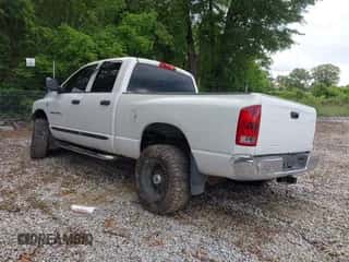 2003 Dodge 3500 ST z VIN 3D7LU38C83G835271, wystawiony jako IAAI lot #42212165 z przebiegiem 283 782 mil mil oraz . Historia ofert i sprzedaży dostępna na DreamBid. Obrazek 3.