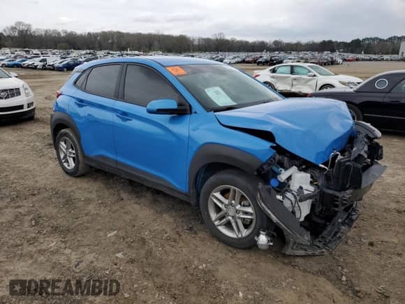 2020 Hyundai Kona SE z VIN KM8K12AA4LU475569, wystawiony jako Copart lot #46074773 z przebiegiem 27 247 mil mil oraz . Historia ofert i sprzedaży dostępna na DreamBid. Obrazek 4.