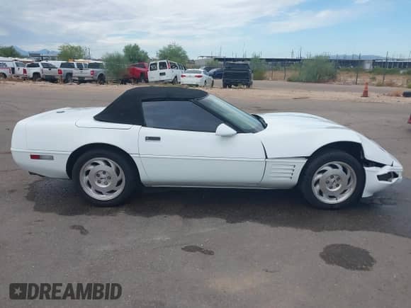 ✅ 1994 Chevrolet Corvette • VIN: 1G1YY32P0R5103497 • Lot: 43118727. Wystawiony na IAAI z przebiegiem 163 347 mil. Bezpłatny archiwum sprzedaży aukcyjnych z USA i szczegółowy raport historii pojazdu na DreamBid. Zdjęcie 13.
