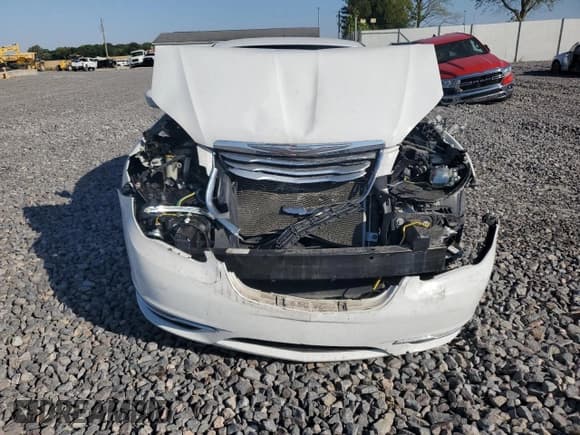 ✅ 2013 Chrysler 200 Touring • VIN: 1C3CCBBB9DN538823 • Lot: 81864185. Wystawiony na Copart z przebiegiem 151 183 mil. Bezpłatny archiwum sprzedaży aukcyjnych z USA i szczegółowy raport historii pojazdu na DreamBid. Zdjęcie 5.