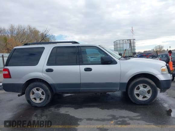 ✅ 2010 Ford Expedition SSV • VIN: 1FMJU1G50AEA99614 • Lot: 43655857. Wystawiony na IAAI z przebiegiem 157 032 mil. Bezpłatny archiwum sprzedaży aukcyjnych z USA i szczegółowy raport historii pojazdu na DreamBid. Zdjęcie 13.