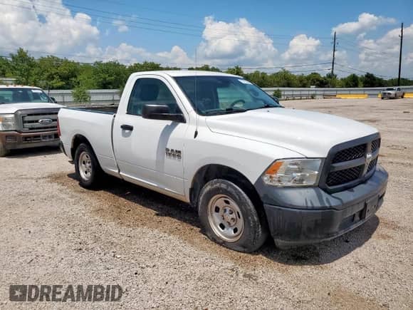2017 Ram 1500 Tradesman z VIN 3C6JR6AG1HG586666, wystawiony jako Copart lot #65384775 z przebiegiem 31 629 mil mil oraz Czysty tytuł • Clean title. Historia ofert i sprzedaży dostępna na DreamBid. Obrazek 4.