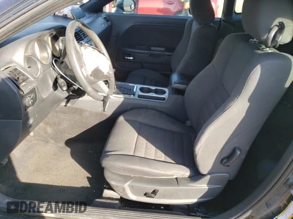 ✅ 2010 Dodge Challenger SE • VIN: 2B3CJ4DV8AH219228 • Lot: 77790764. Wystawiony na Copart z przebiegiem Nie podano. Bezpłatny archiwum sprzedaży aukcyjnych z USA i szczegółowy raport historii pojazdu na DreamBid. Zdjęcie 7.