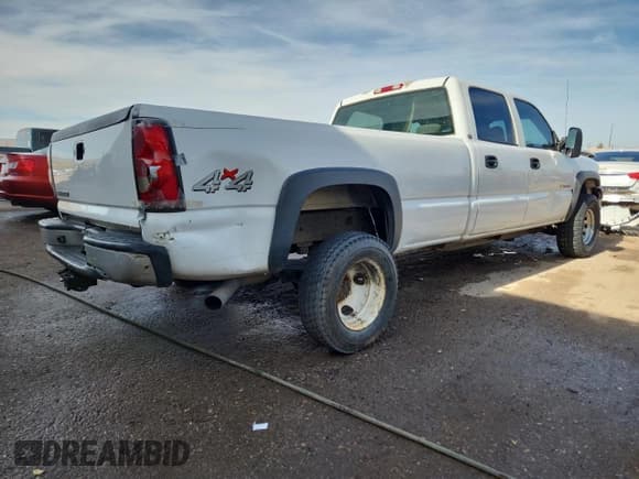 ✅ 2005 Chevrolet Silverado 2500HD LS • VIN: 1GCHK23U95F929468 • Lot: 92312705. Wystawiony na Copart z przebiegiem 314 955 mil. Bezpłatny archiwum sprzedaży aukcyjnych z USA i szczegółowy raport historii pojazdu na DreamBid. Zdjęcie 3.