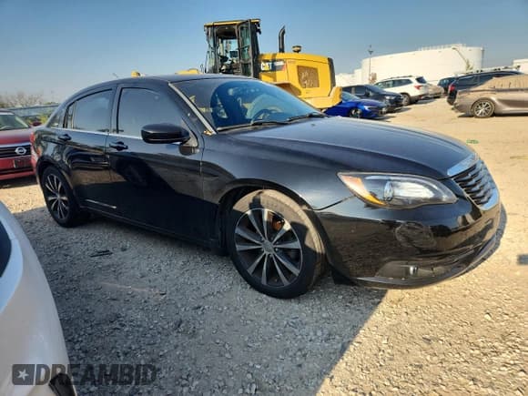 ✅ 2012 Chrysler 200 S • VIN: 1C3CCBHG4CN161352 • Лот: 69181695. Опубликован ранее на Copart с пробегом 150 576 миль. Бесплатный доступ к архиву аукционных продаж из США и подробный отчёт об истории автомобиля на DreamBid. Изображение 4.