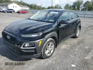 ✅ 2018 Hyundai Kona SE • VIN: KM8K12AA1JU177056 • Лот: 84177655. Опубликован ранее на Copart с пробегом 62 929 миль. Бесплатный доступ к архиву аукционных продаж из США и подробный отчёт об истории автомобиля на DreamBid. Изображение 1.