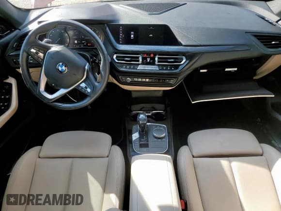 ✅ 2020 BMW 2 Series 228i xDrive • VIN: WBA73AK05L7F82195 • Lot: 85154405. Wystawiony na Copart z przebiegiem 72 357 mil. Bezpłatny archiwum sprzedaży aukcyjnych z USA i szczegółowy raport historii pojazdu na DreamBid. Zdjęcie 8.