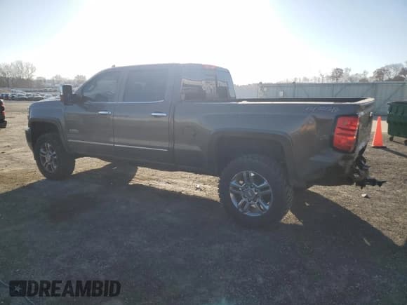 ✅ 2015 Chevrolet Silverado 2500HD High Country • VIN: 1GC1KXE82FF501435 • Lot: 91741215. Wystawiony na Copart z przebiegiem 296 636 mil. Bezpłatny archiwum sprzedaży aukcyjnych z USA i szczegółowy raport historii pojazdu na DreamBid. Zdjęcie 2.