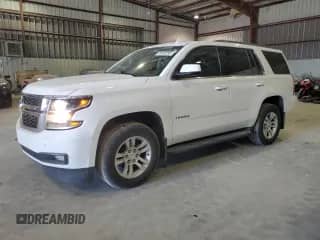 2020 Chevrolet Tahoe Premier z VIN 1GNSKCKC3LR106042, wystawiony jako Copart lot #49335265 z przebiegiem 70 643 mil mil oraz Czysty tytuł • Clean title. Historia ofert i sprzedaży dostępna na DreamBid. Obrazek 1.