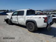 ✅ 2023 Nissan Frontier SV • VIN: 1N6ED1EJ3PN670640 • Lot: 58039525. Wystawiony na Copart z przebiegiem 15 302 mil. Bezpłatny archiwum sprzedaży aukcyjnych z USA i szczegółowy raport historii pojazdu na DreamBid. Zdjęcie 2.