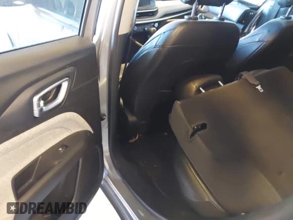 ✅ 2022 Jeep Compass Latitude • VIN: 3C4NJCBB3NT145854 • Lot: 43549910. Wystawiony na IAAI z przebiegiem 55 208 mil. Bezpłatny archiwum sprzedaży aukcyjnych z USA i szczegółowy raport historii pojazdu na DreamBid. Zdjęcie 8.