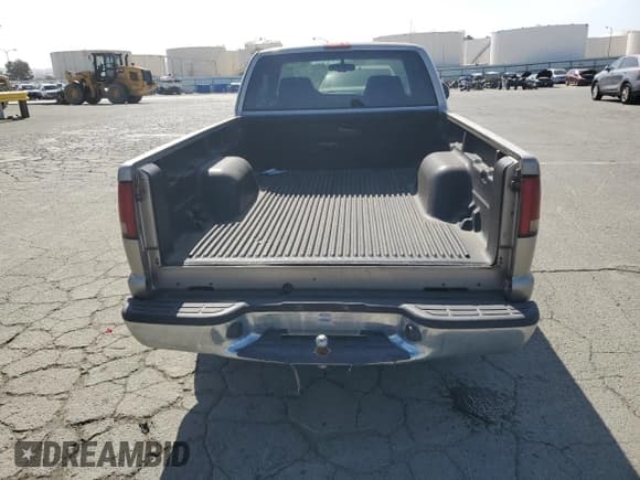 ✅ 2000 Chevrolet S-10 LS • VIN: 1GCCS19W2Y8221990 • Лот: 53942155. Опубликован ранее на Copart с пробегом 275 715 миль. Бесплатный доступ к архиву аукционных продаж из США и подробный отчёт об истории автомобиля на DreamBid. Изображение 6.