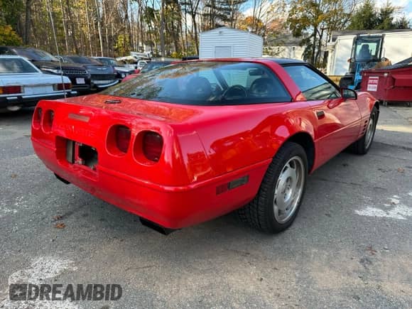 1994 Chevrolet Corvette z VIN 1G1YY22P4R5108017, wystawiony jako Copart lot #91654795 z przebiegiem 107 281 mil mil oraz Czysty tytuł • Clean title. Historia ofert i sprzedaży dostępna na DreamBid. Obrazek 4.
