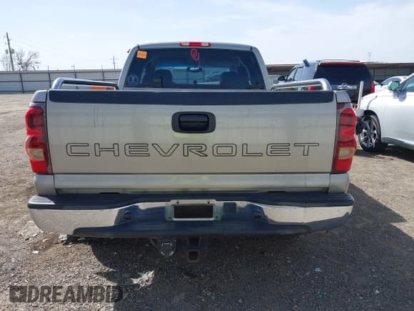 ✅ 2003 Chevrolet Silverado 1500 LS • VIN: 2GCEC19T331345774 • Lot: 41782912. Listed on IAAI with 372,412 mi. Free auction sales archive from the USA and detailed vehicle history report at DreamBid. Image 17.