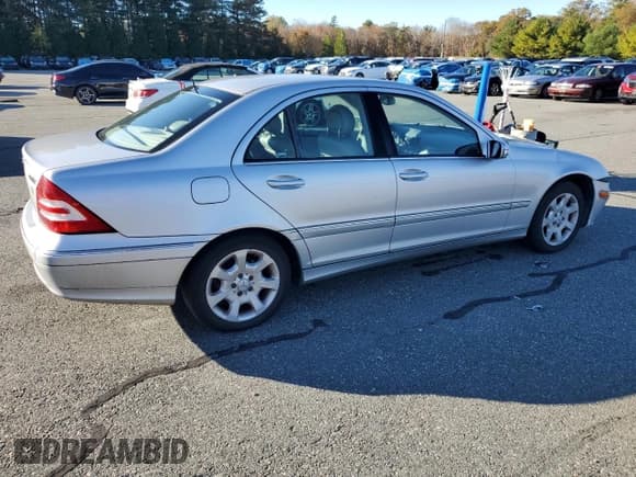 ✅ 2005 Mercedes-Benz C 240 • VIN: WDBRF81J75F677917 • Lot: 86313655. Wystawiony na Copart z przebiegiem 121 888 mil. Bezpłatny archiwum sprzedaży aukcyjnych z USA i szczegółowy raport historii pojazdu na DreamBid. Zdjęcie 3.