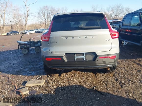 ✅ 2024 Volvo XC40 Core Bright Theme • VIN: YV4L12UK2R2212754 • Lot: 41650426. Listed on IAAI with 15,257 mi. Free auction sales archive from the USA and detailed vehicle history report at DreamBid. Image 16.