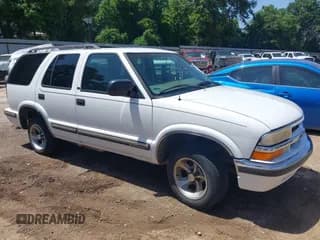 ✅ 1999 Chevrolet Blazer LS • VIN: 1GNCS13W8X2164714 • Lot: 42239549. Wystawiony na IAAI z przebiegiem 233 439 mil. Bezpłatny archiwum sprzedaży aukcyjnych z USA i szczegółowy raport historii pojazdu na DreamBid. Zdjęcie 1.