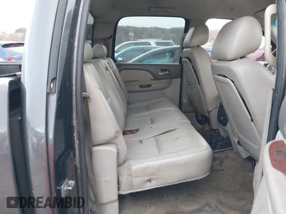 ✅ 2011 GMC Sierra 1500 SLT • VIN: 3GTP2WE34BG156734 • Лот: 41063601. Опубликован ранее на IAAI с пробегом 197 975 миль. Бесплатный доступ к архиву аукционных продаж из США и подробный отчёт об истории автомобиля на DreamBid. Изображение 8.