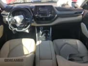 ✅ 2021 Toyota Highlander XLE • VIN: 5TDGZRAH2MS039477 • Lot: 91836965. Wystawiony na Copart z przebiegiem 78 043 mil. Bezpłatny archiwum sprzedaży aukcyjnych z USA i szczegółowy raport historii pojazdu na DreamBid. Zdjęcie 8.