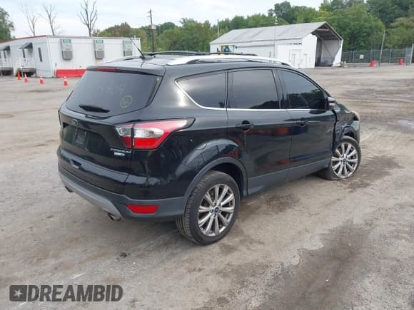 ✅ 2017 Ford Escape Titanium • VIN: 1FMCU9J92HUD86049 • Lot: 43327283. Wystawiony na IAAI z przebiegiem 108 394 mil. Bezpłatny archiwum sprzedaży aukcyjnych z USA i szczegółowy raport historii pojazdu na DreamBid. Zdjęcie 4.