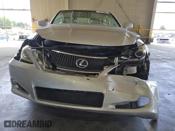 ✅ 2011 Lexus IS 250 C • VIN: JTHFF2C26B2519092 • Lot: 69091155. Wystawiony na Copart z przebiegiem 75 963 mil. Bezpłatny archiwum sprzedaży aukcyjnych z USA i szczegółowy raport historii pojazdu na DreamBid. Zdjęcie 5.