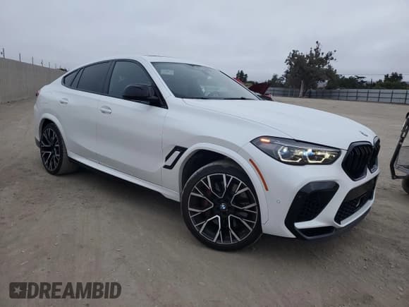 ✅ 2022 BMW X6 M • VIN: 5YMCY0C08N9L71063 • Lot: 69305505. Wystawiony na Copart z przebiegiem 21 102 mil. Bezpłatny archiwum sprzedaży aukcyjnych z USA i szczegółowy raport historii pojazdu na DreamBid. Zdjęcie 4.