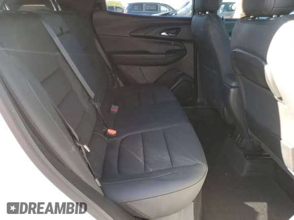 2021 Chevrolet TrailBlazer RS z VIN KL79MTSL6MB084188, wystawiony jako Copart lot #82558935 z przebiegiem 27 292 mil mil oraz Szkoda całkowita • Salvage title. Historia ofert i sprzedaży dostępna na DreamBid. Obrazek 10.