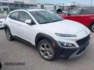 ✅ 2022 Hyundai Kona SEL • VIN: KM8K32AB6NU769934 • Лот: 43327528. Опубликован ранее на IAAI с пробегом 47 627 миль. Бесплатный доступ к архиву аукционных продаж из США и подробный отчёт об истории автомобиля на DreamBid. Изображение 1.