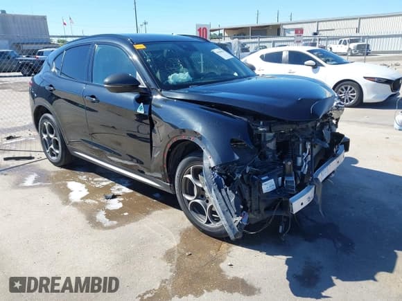 ✅ 2021 Alfa Romeo Stelvio • VIN: ZASPAJAN5M7D09270 • Lot: 43569826. Wystawiony na IAAI z przebiegiem 24 443 mil. Bezpłatny archiwum sprzedaży aukcyjnych z USA i szczegółowy raport historii pojazdu na DreamBid. Zdjęcie 1.