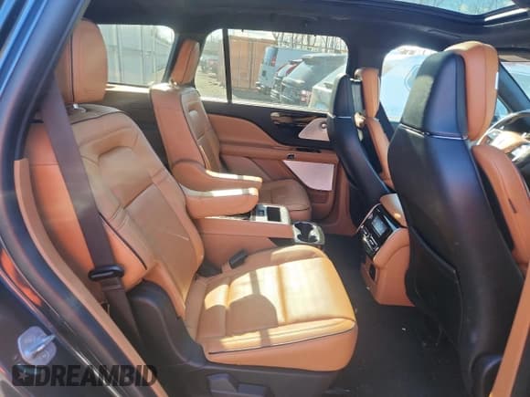 ✅ 2023 Lincoln Aviator Black Label • VIN: 5LM5J9XC3PGL24464 • Lot: 92227815. Listed on Copart with 15,305 mi. Free auction sales archive from the USA and detailed vehicle history report at DreamBid. Image 11.