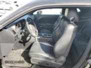 ✅ 2013 Dodge Challenger SXT • VIN: 2C3CDYAG2DH579252 • Lot: 77498104. Wystawiony na Copart z przebiegiem 99 926 mil. Bezpłatny archiwum sprzedaży aukcyjnych z USA i szczegółowy raport historii pojazdu na DreamBid. Zdjęcie 7.