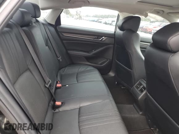 ✅ 2018 Honda Accord Touring • VIN: 1HGCV2F9XJA045699 • Lot: 82037165. Wystawiony na Copart z przebiegiem 70 513 mil. Bezpłatny archiwum sprzedaży aukcyjnych z USA i szczegółowy raport historii pojazdu na DreamBid. Zdjęcie 10.