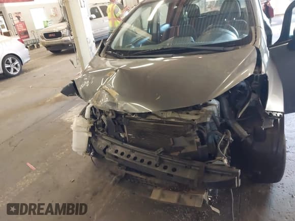 ✅ 2017 Nissan Note SV • VIN: 3N1CE2CP4HL382084 • Lot: 43576445. Wystawiony na IAAI z przebiegiem 60 485 mil. Bezpłatny archiwum sprzedaży aukcyjnych z USA i szczegółowy raport historii pojazdu na DreamBid. Zdjęcie 6.