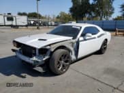 ✅ 2015 Dodge Challenger SXT Plus • VIN: 2C3CDZBG9FH856101 • Lot: 70232674. Wystawiony na Copart z przebiegiem 175 177 mil. Bezpłatny archiwum sprzedaży aukcyjnych z USA i szczegółowy raport historii pojazdu na DreamBid. Zdjęcie 1.