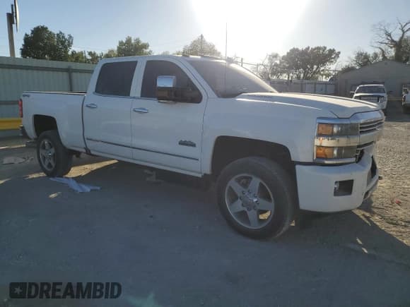 ✅ 2016 Chevrolet Silverado 2500HD High Country • VIN: 1GC1KXE84GF243646 • Lot: 86803845. Wystawiony na Copart z przebiegiem 96 150 mil. Bezpłatny archiwum sprzedaży aukcyjnych z USA i szczegółowy raport historii pojazdu na DreamBid. Zdjęcie 4.