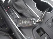 ✅ 2023 Chevrolet Traverse High Country • VIN: 1GNEVNKW9PJ242335 • Lot: 42415467. Wystawiony na IAAI z przebiegiem 25 855 mil. Bezpłatny archiwum sprzedaży aukcyjnych z USA i szczegółowy raport historii pojazdu na DreamBid. Zdjęcie 11.